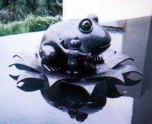 Tom Otterness - Big Frog on Lily Pad, 1994, bronze