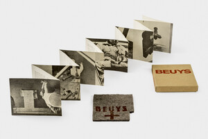 Joseph Beuys - Katalog Museum Mönchengladbach (Mönchengladbach Museum Catalogue), 1967, Catalogue-box, felt piece stamped with oil paint (Browncross), two accordion folded sheets, booklet